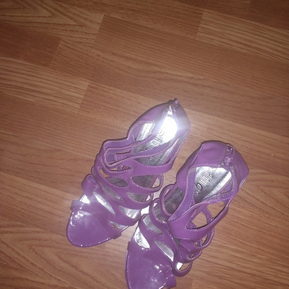 Shoes 7.5-9 - Picture 6 of 8